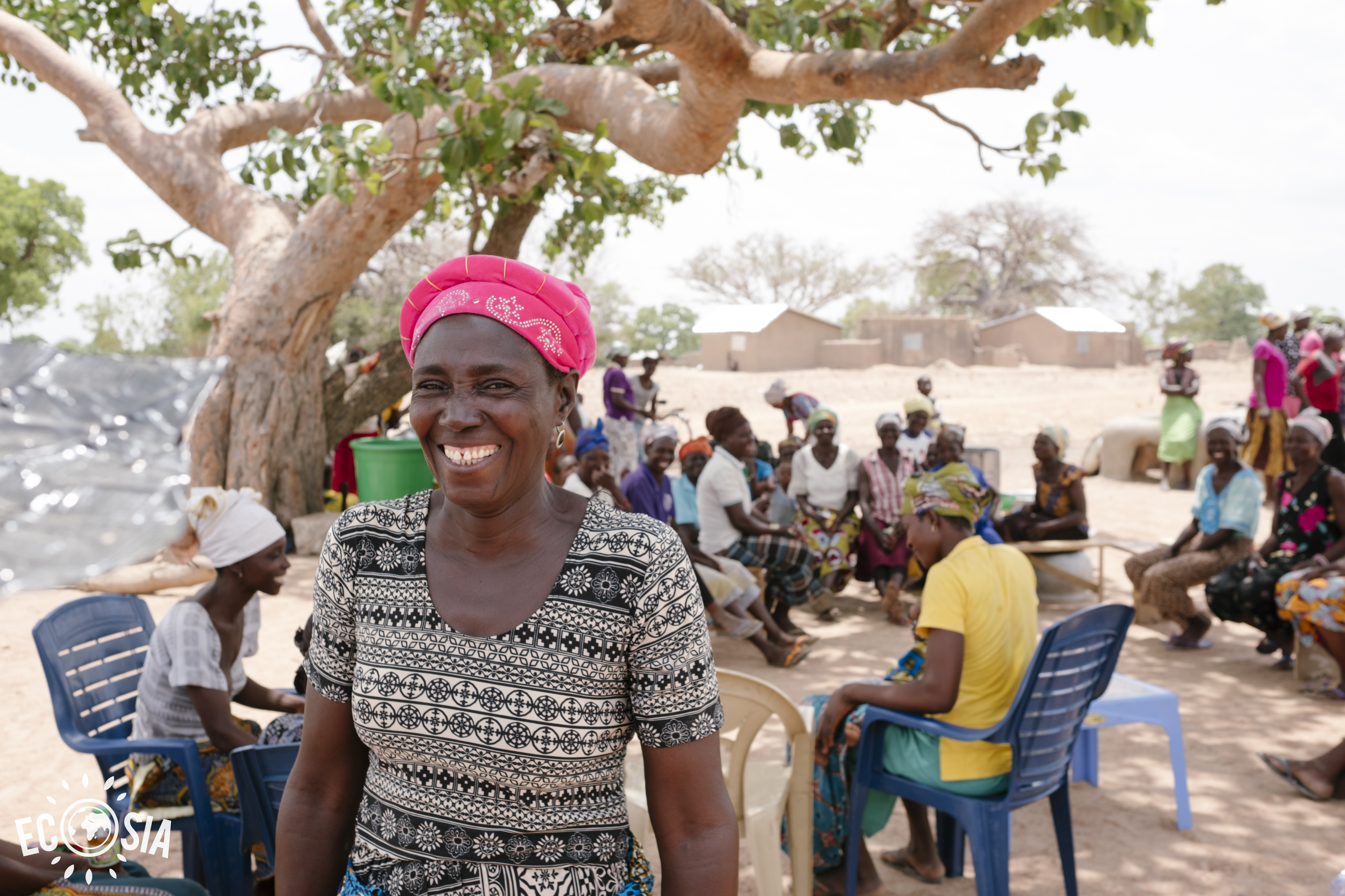 Community taking part in Daka River Restoration Project 2018 - Credit Ecosia